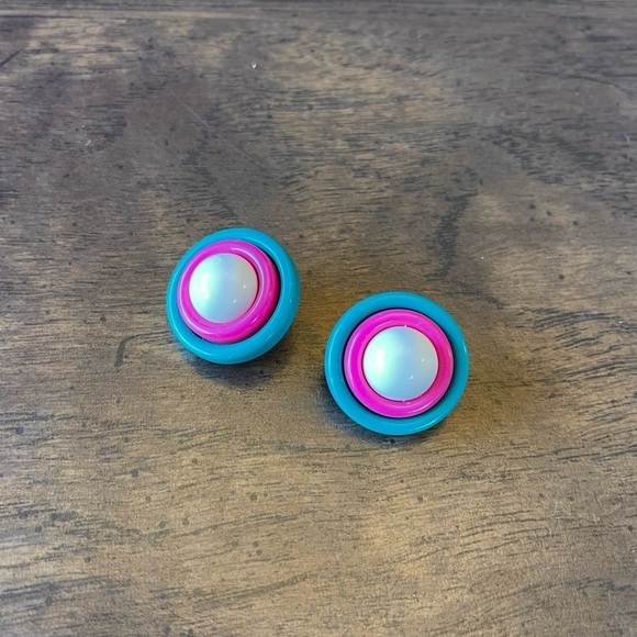 Super Cool Interchangeable Earrings! - Picture 1 of 4